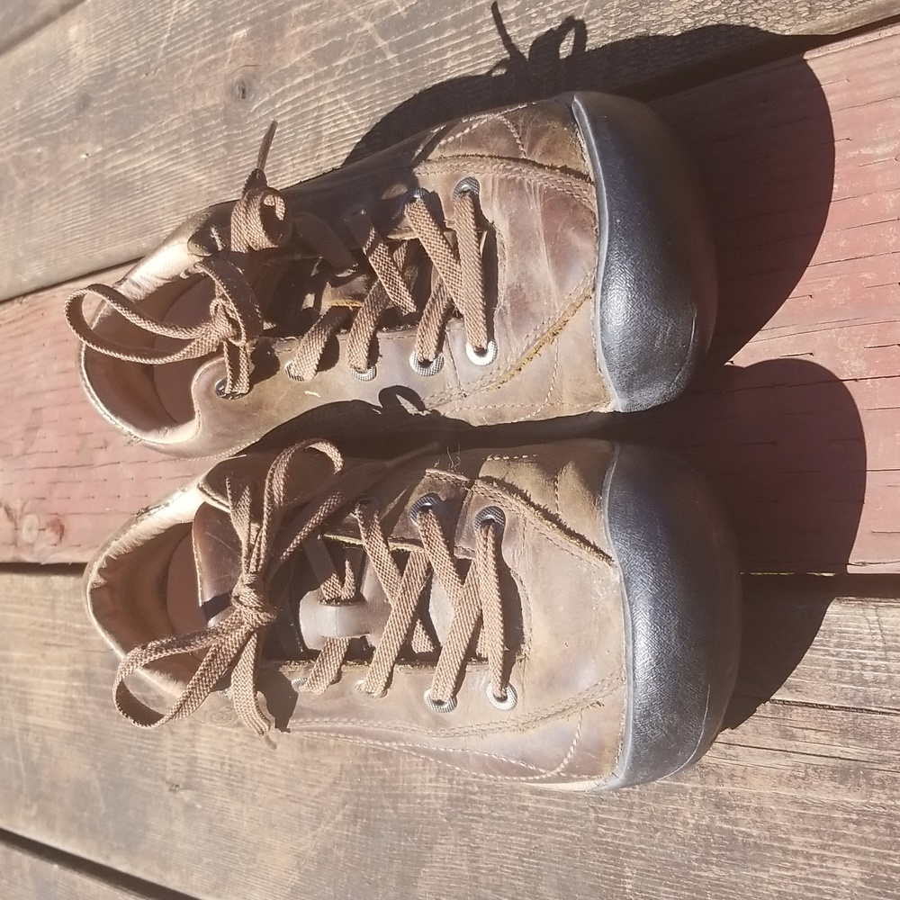 Keen Women's 6.5 shoes.